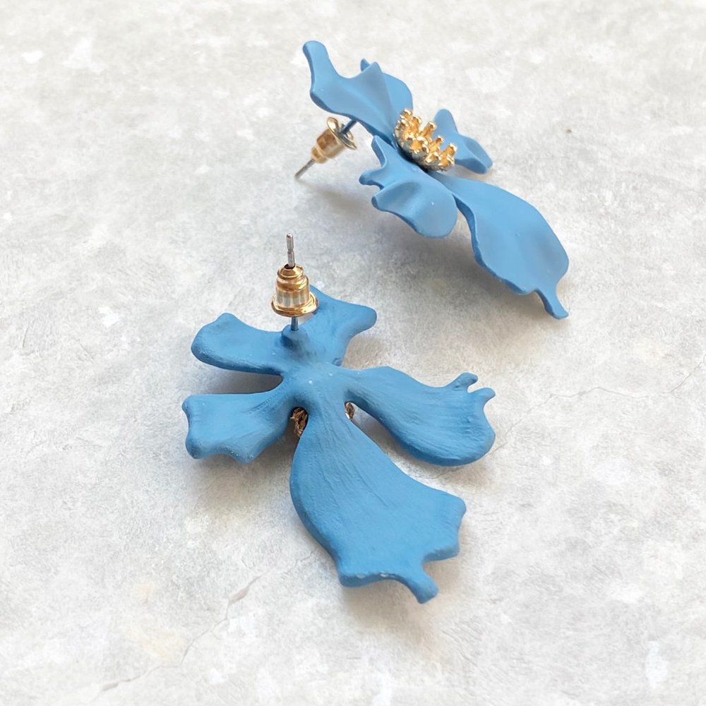 NEW Flower stud earrings in matte blue - Picture 4 of 8